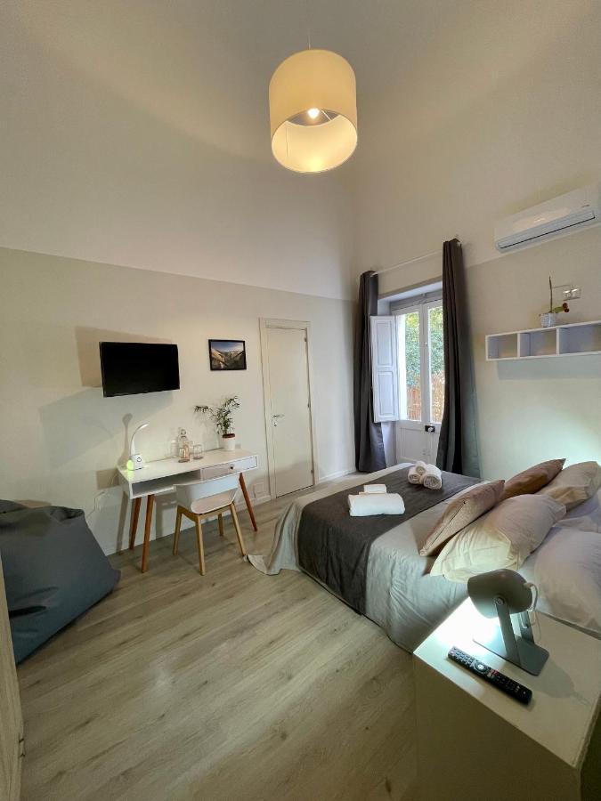 4 Balconi Rooms Paladini B&B E Appartamenti Lecce Exterior photo