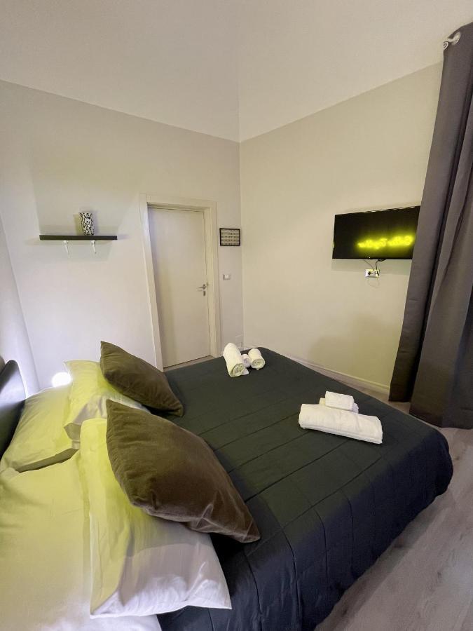 4 Balconi Rooms Paladini B&B E Appartamenti Lecce Exterior photo