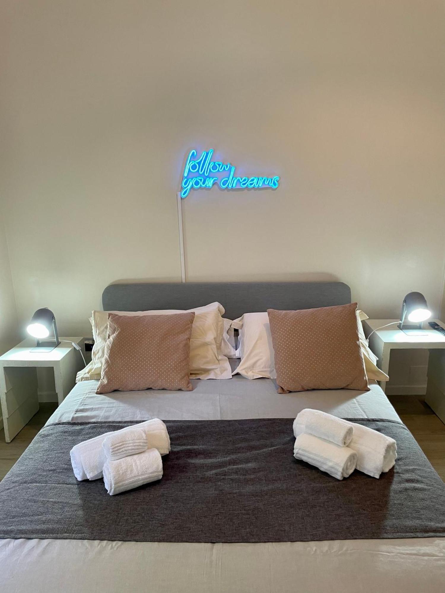 4 Balconi Rooms Paladini B&B E Appartamenti Lecce Exterior photo